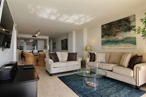 Flat-screen TV - 2 Bedroom 2 Bath wih Stunning Ocean View and Tranquility (Port Aransas)