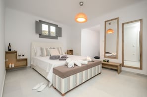 4 chambres, bureau, chambres insonorisées, fer et planche à repasser