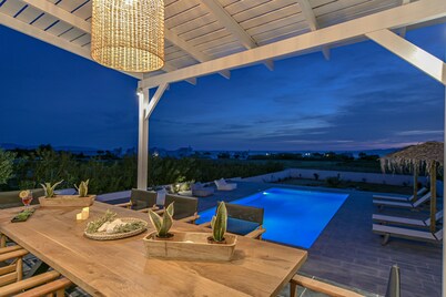 Luxury villa Tranquillity 4 BR/Private pool Near the beach – 3 Min Walk