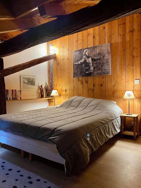 3 slaapkamers, geluiddichte muren, een strijkplank/strijkijzer, wifi