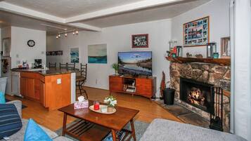 Smart TV, fireplace, DVD player