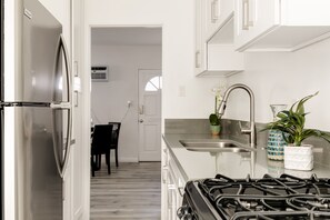 Fridge, microwave, oven, stovetop - Beautiful&Renovated, Charming Garden Apartment in Valley Village (Los Angeles)