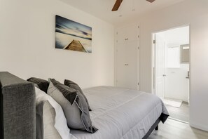 1 bedroom, iron/ironing board, WiFi, bed sheets - Beautiful&Renovated, Charming Garden Apartment in Valley Village (Los Angeles)