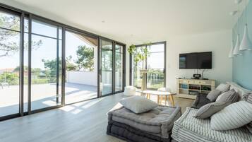 Televisie en een tafeltennistafel