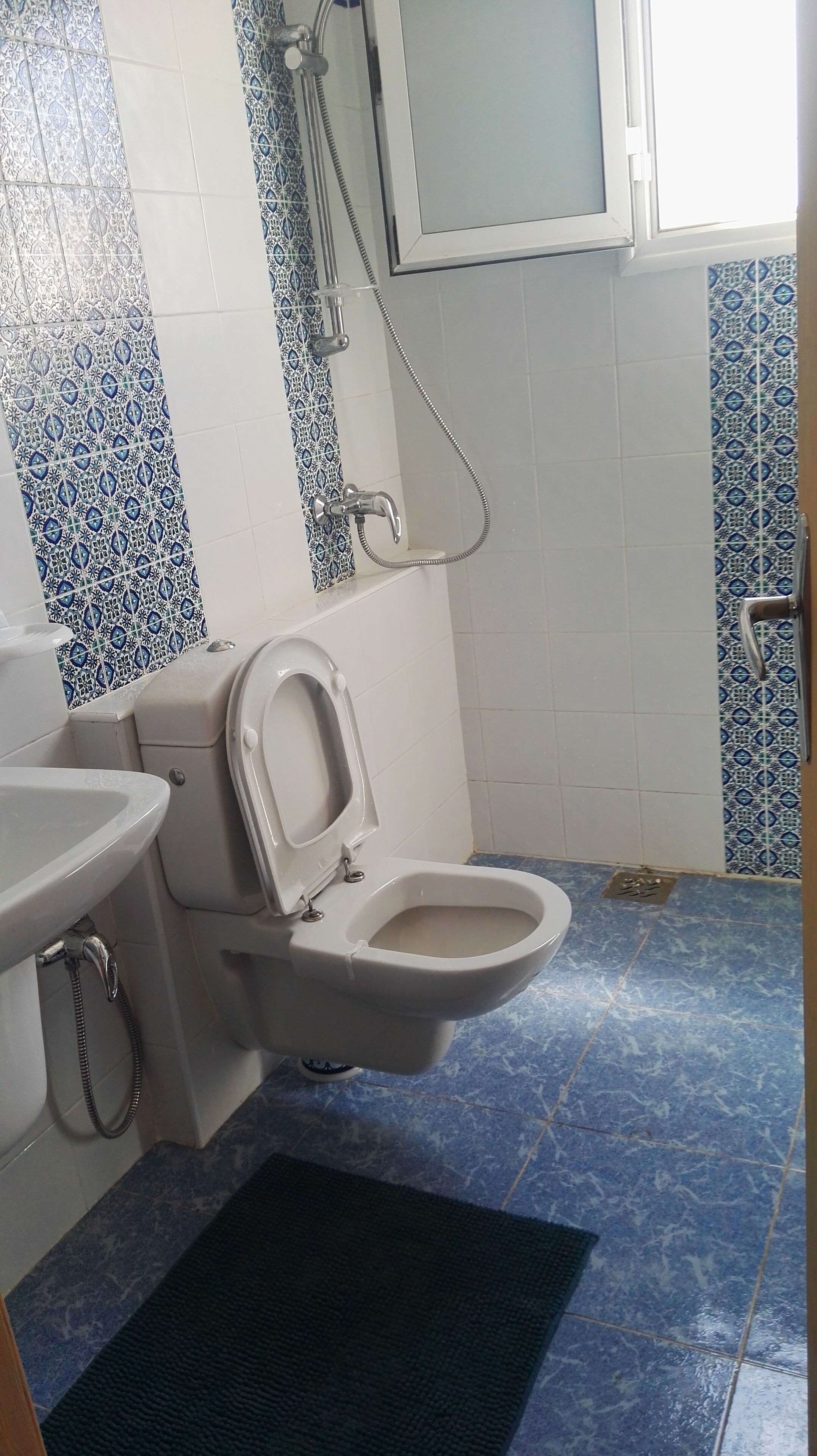 Douche, serviettes fournies