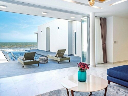 Oceanami Villas & Beach Club