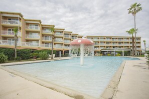 A heated pool - Sea Turtle Cove, Enjoy up to 35% off high season rates for a limited time! (Galveston)