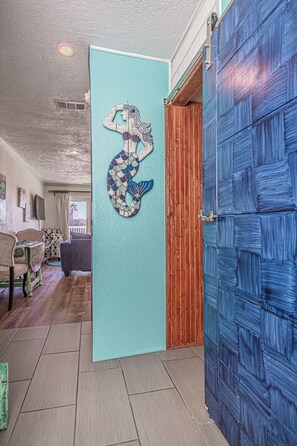 Interior - Sea Turtle Cove, Enjoy up to 35% off high season rates for a limited time! (Galveston)