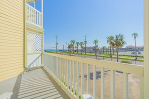 Property grounds - Sea Turtle Cove, Beautifully Decorated, Book Now! (Galveston)