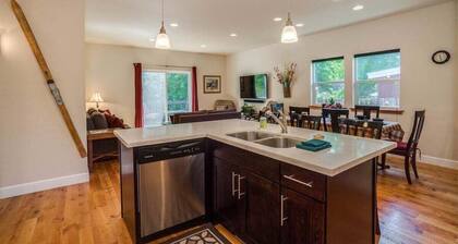 Adorable One Level Home Minutes from Downtown!