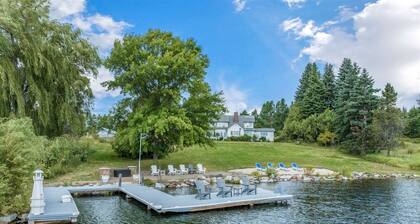 Waterfront Home w/ big yard, Dock & A/C - Sleeps 20!
