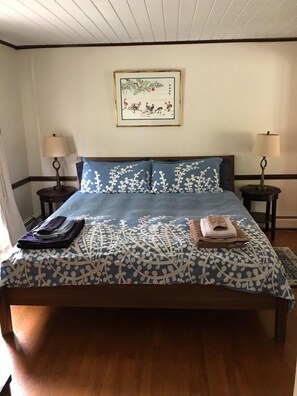 5 bedrooms, iron/ironing board, free WiFi, bed sheets - Large, late 1800s home. Secluded, yet adjacent to downtown Bar Harbor.  (Bar Harbor)