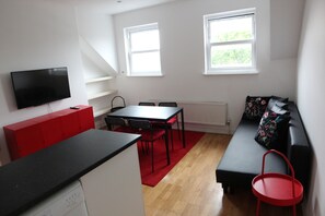 Classic Apartment | Living area | 32-inch LED TV with digital channels, TV - Apartment in Shoreditch Central London (London)