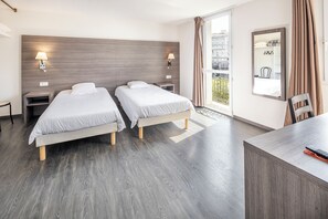 Kahden hengen huone (kaksi sänkyä) | Työpöytä, ilmaiset vauvansängyt, ilmainen Wi-Fi, vuodevaatteet