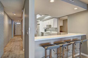 Fridge, microwave, stovetop, dishwasher