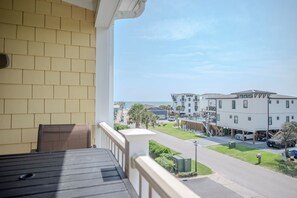 Property grounds - Greyt Escape: Lovely, Ocean View Condo Across from OKI Pier with Community Pool, (Oak Island)