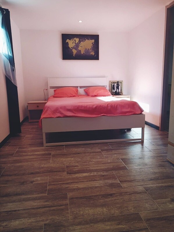 1 chambre, fer et planche à repasser, Wi-Fi, draps fournis