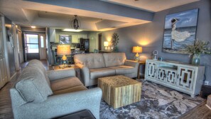 TV connectée, cheminée, Netflix, jouets