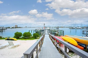 Beach nearby, sun loungers, beach towels