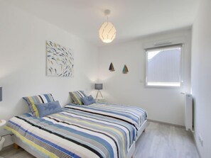 2 bedrooms, iron/ironing board, WiFi