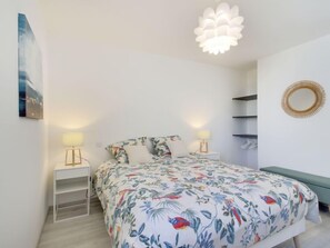 2 chambres, fer et planche à repasser, accès à Internet