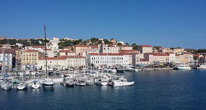 Appart T3 vue sur le port de Port-Vendres.