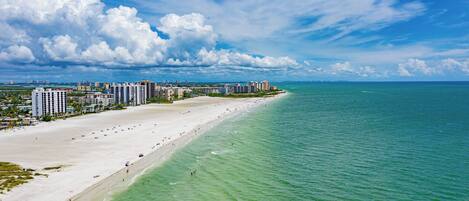 Beach nearby, sun-loungers, beach towels