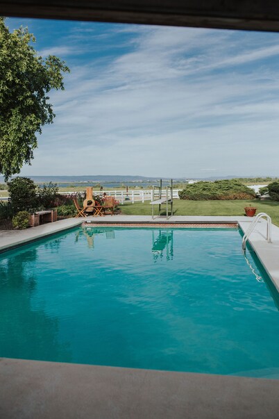 The Ranch - Luxurious Country Home in the Heart of Sunnyslope Wine Trail