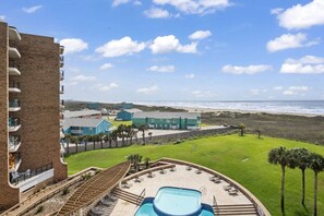 حمّام سباحة مُدفَّأ