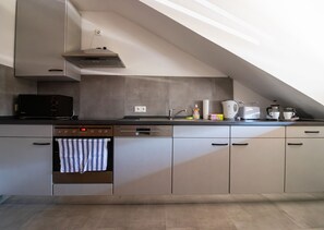 Réfrigérateur, micro-ondes, four, lave-vaisselle