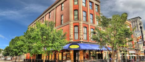 مكان جذب سياحي