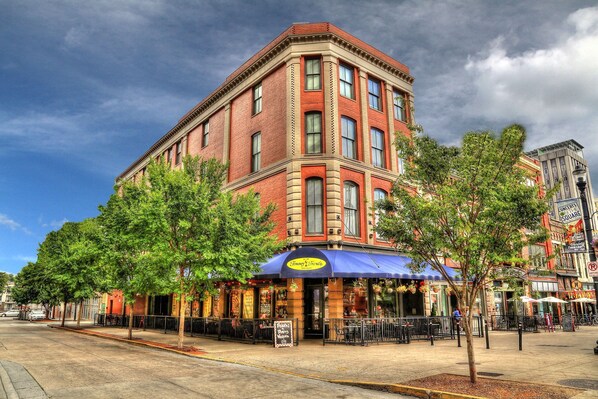 Point of interest - "Garden" 2Br, 2Ba, overlooking the Square in Downtown Knoxville (Knoxville)