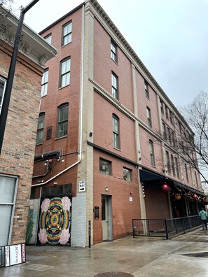 Exterior - "Garden" 2Br, 2Ba, overlooking the Square in Downtown Knoxville (Knoxville)