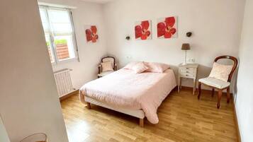 5 chambres, fer et planche à repasser, draps fournis