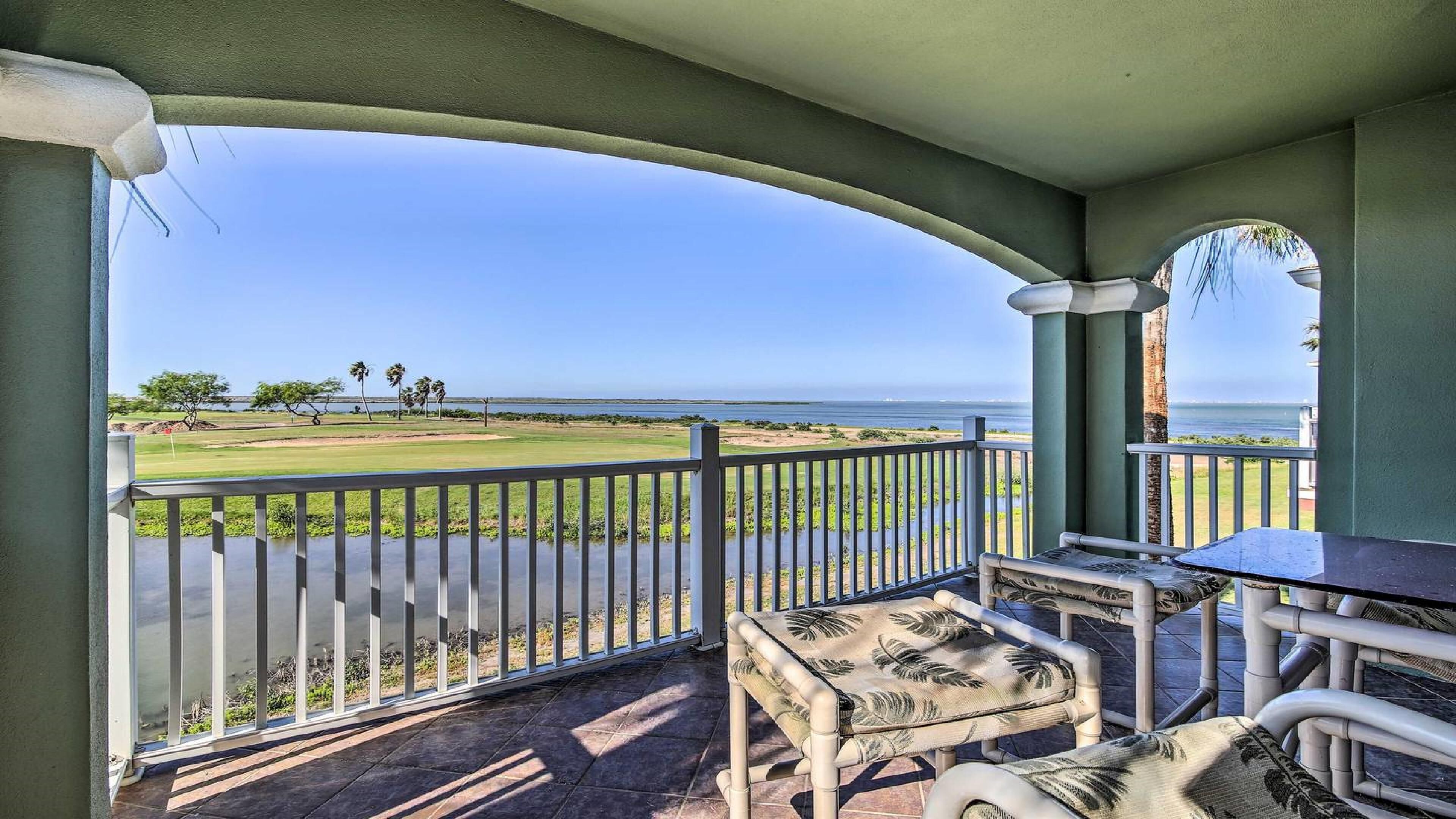Luxury Townhome in South Padre Island Golf Club!
