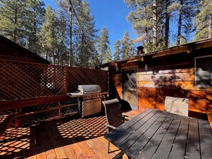 Outdoor dining - Little Big Pine - Walk to Lake & Village, Fenced Yard, Deck (Big Bear Lake)