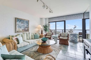 Living area - Relax with a Fabulous Ocean View and Ocean Sounds in This 2 Bedroom 2 Bath with Den (Port Aransas)