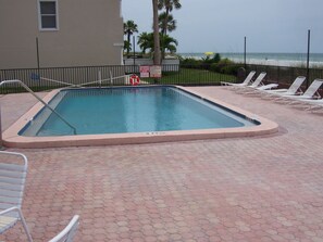 Een verwarmd zwembad