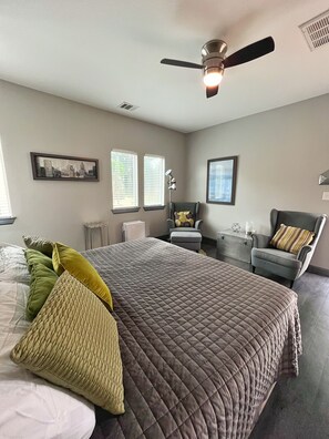 1 habitación, tabla de planchar con plancha, wifi gratis y ropa de cama