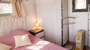 1 bedroom, iron/ironing board, free WiFi, bed sheets