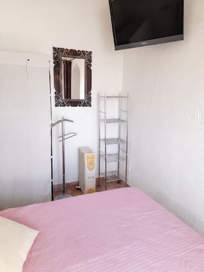 1 bedroom, iron/ironing board, WiFi (free), bed sheets - Homerez - House in Montauroux (Montauroux)