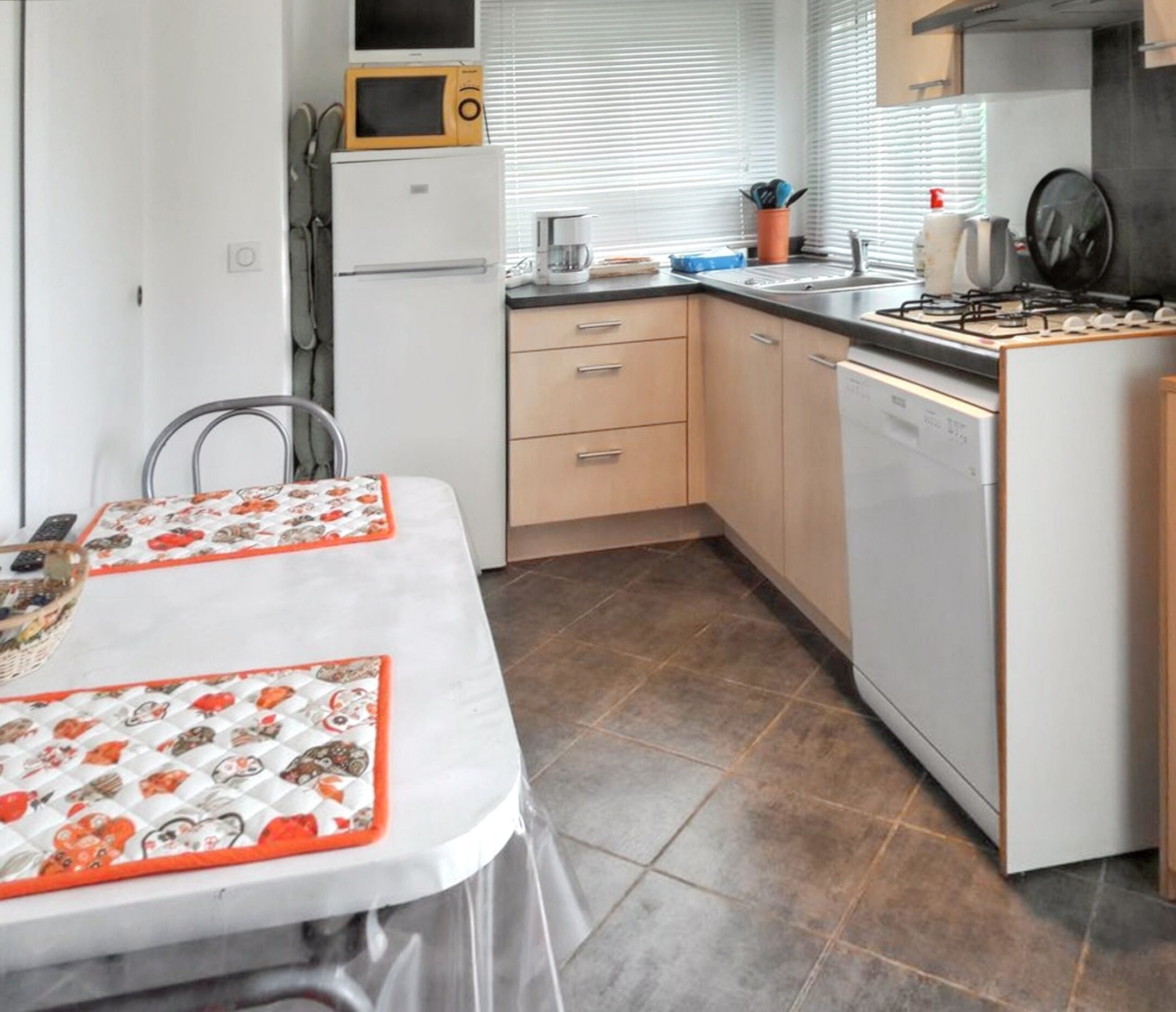 Kühlschrank, Mikrowelle, Ofen, Herdplatte