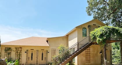 Fortunata Winery Villa #3, Tuscan-Inspired Escape