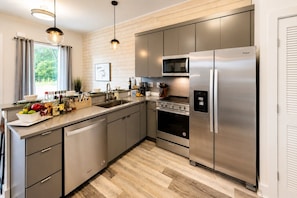 Coffee/tea maker, fridge, microwave, oven
