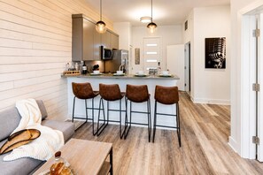 TV - Comfortable condo near Vanderbilt with easy access to local attractions (Nashville)