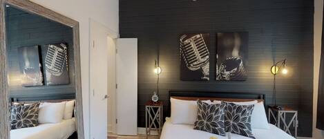 1 Schlafzimmer, Schreibtisch, Bügeleisen/Bügelbrett, Reisekinderbett