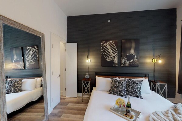 1 Schlafzimmer, Schreibtisch, Bügeleisen/Bügelbrett, Reisekinderbett