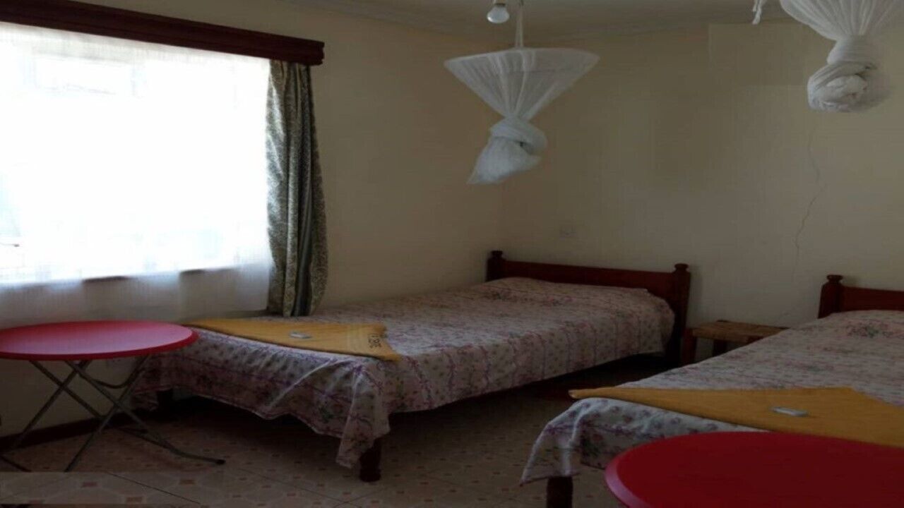 1 quarto, escrivaninha