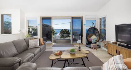 Dutchie's Sand & Sea Beach House - easy walk to the beach