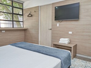 Junior Room | Premium bedding, desk, laptop workspace, free WiFi - Stanza Hotel Medellín (Medellín)